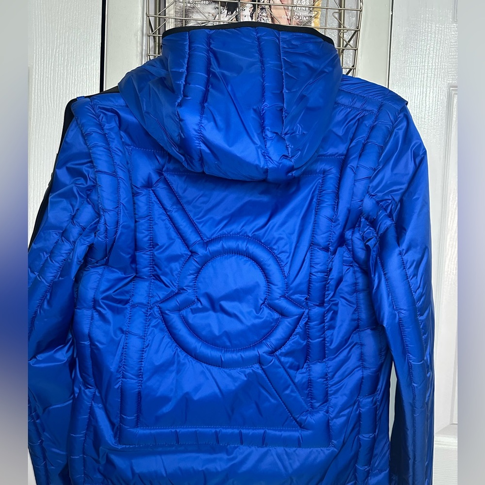 Moncler Craig Green Down-Filled Jacket – Limited Edition Genius Collection! 🔥💙 - Picture 7 of 10